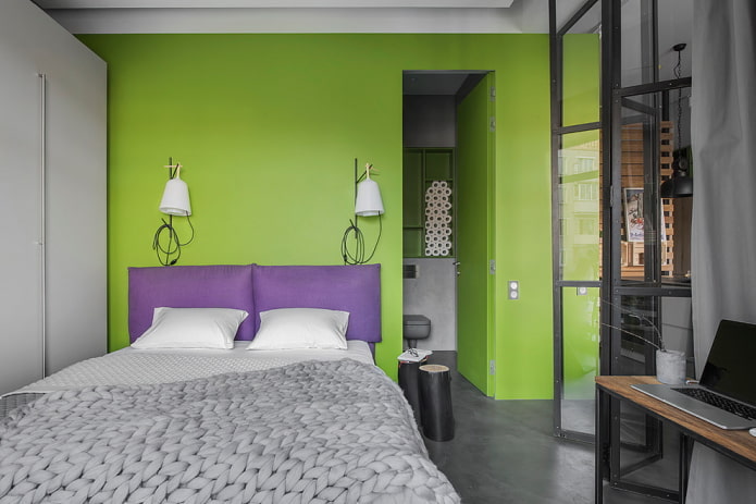 Farbkombination im Schlafzimmer-Interieur in Grüntönen