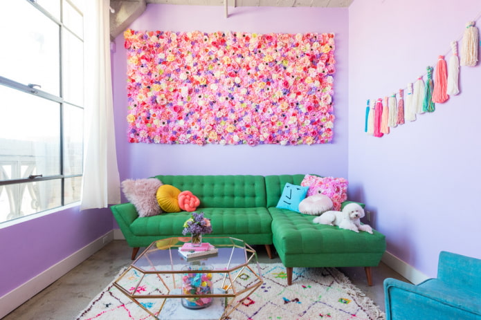 grünes Ecksofa im Interieur