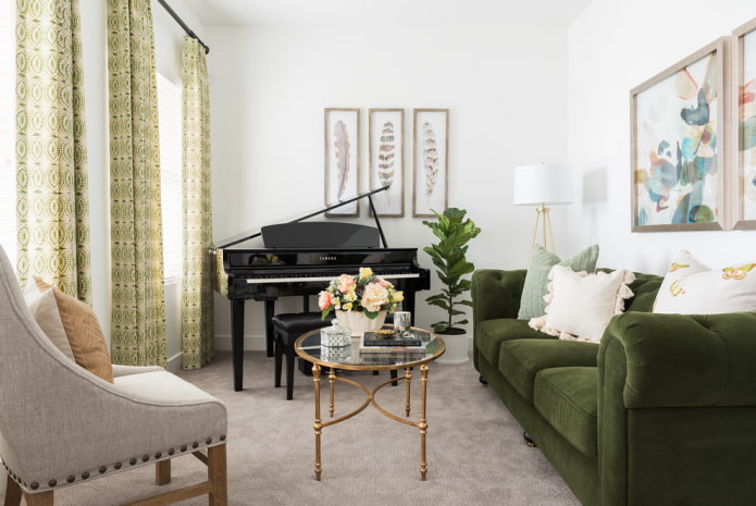 Grünes Sofa im Wohnzimmer
