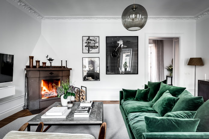 Grünes Sofa im skandinavischen Stil