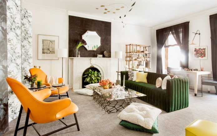 Grünes Sofa in Kombination mit Sesseln
