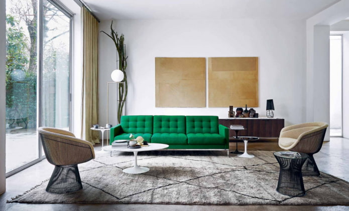 Grünes Sofa in Kombination mit Sesseln