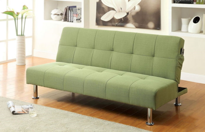 grünes Klappsofa im Innenraum
