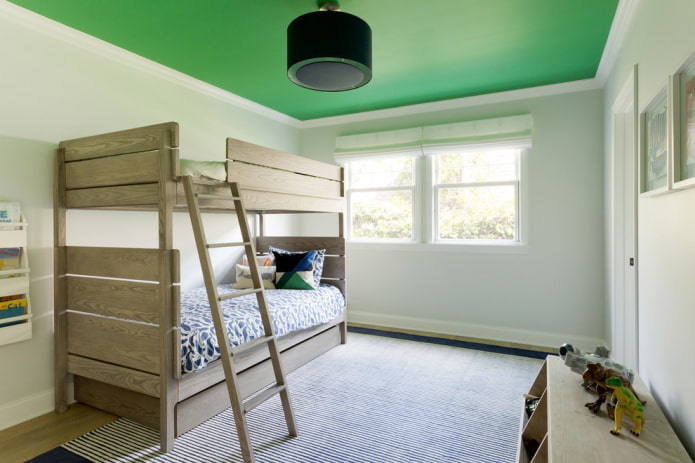 grüne Deckenverkleidung im Kinderzimmer