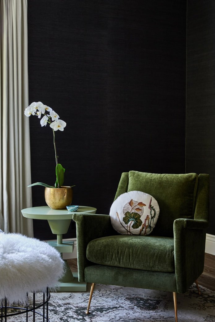 Schwarze Wände im Wohnzimmer