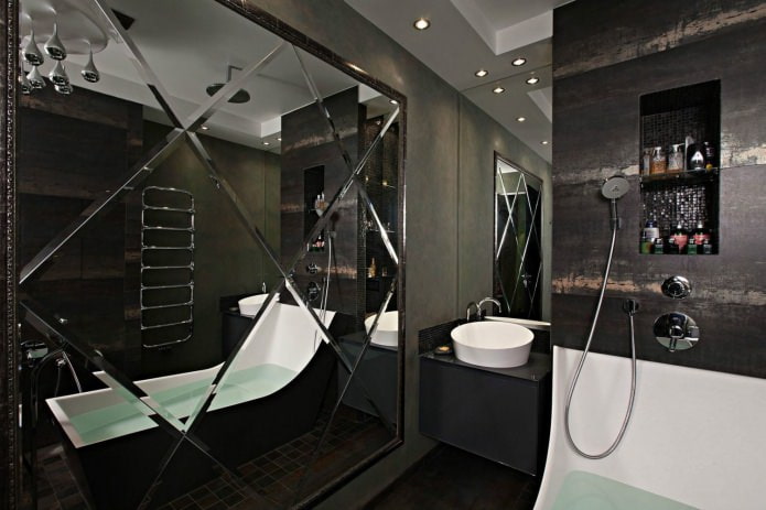 Spiegelfliesen im Badezimmer