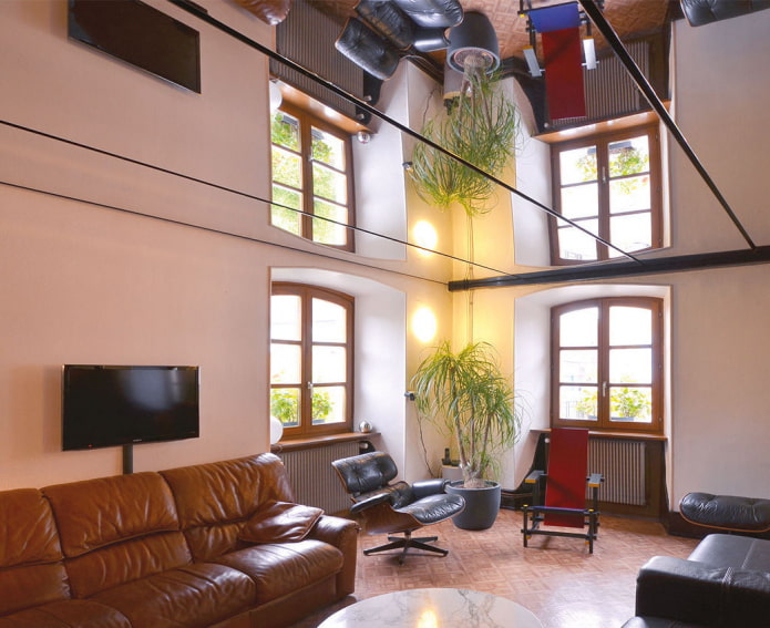 Spiegeldeckenstruktur im Wohnzimmer