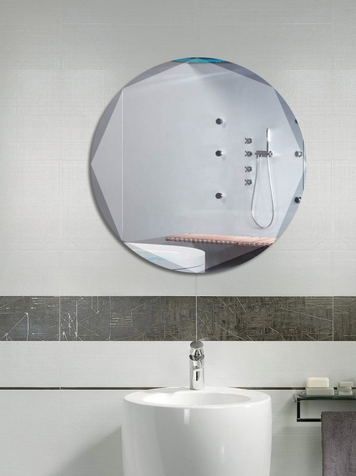 Spiegelprodukt mit abgeschrägten Kanten