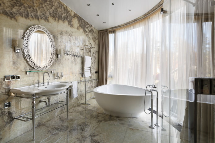Hängespiegelmodell im Badezimmer