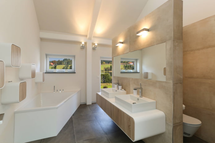 Spiegel im Badezimmer-Interieur im Hightech-Stil