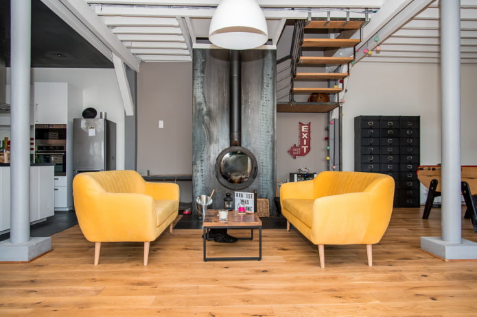 Gelbe Sofas im Loft-Stil