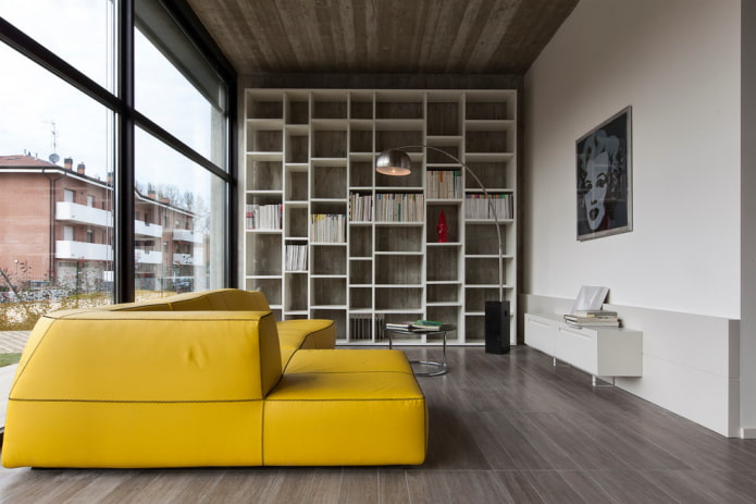 Gelbes Sofa im minimalistischen Stil