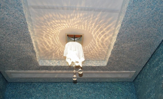 Flüssige Tapete an der Decke