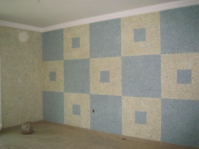 Blaue Quadrate an der Wand