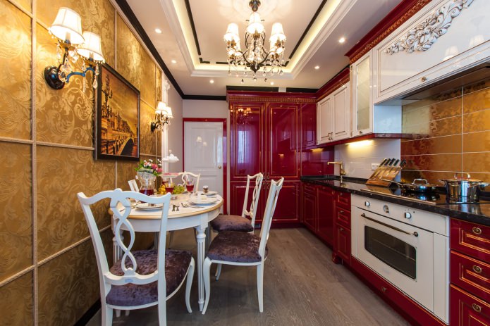 Rot-Gold-Farbe im Interieur