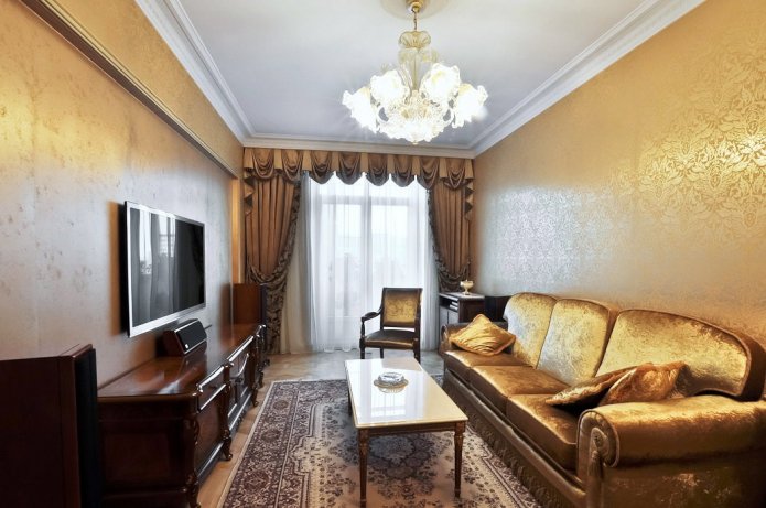 Goldene Tapete im Wohnzimmer