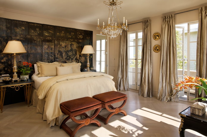 goldene Vorhänge im Schlafzimmer