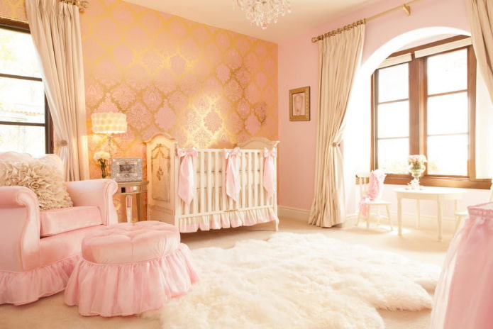goldene Vorhänge im Kinderzimmer